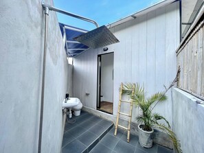 Luxury Tent | Bathroom | Free toiletries, slippers, towels - Double U Camp And Villa (Kintamani)