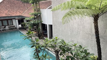 Kolam renang outdoor