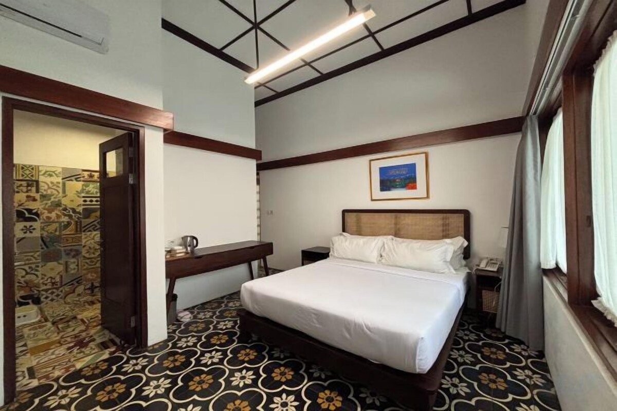 Minibar, escritorio, wifi gratis y ropa de cama