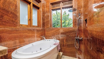Villa | Bathroom