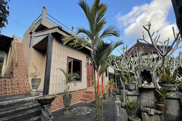 Exterior - Mongan Homestay Beside The Belulang Hot Spring (Penebel)