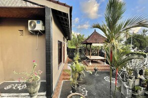 Exterior - Mongan Homestay Beside The Belulang Hot Spring (Penebel)