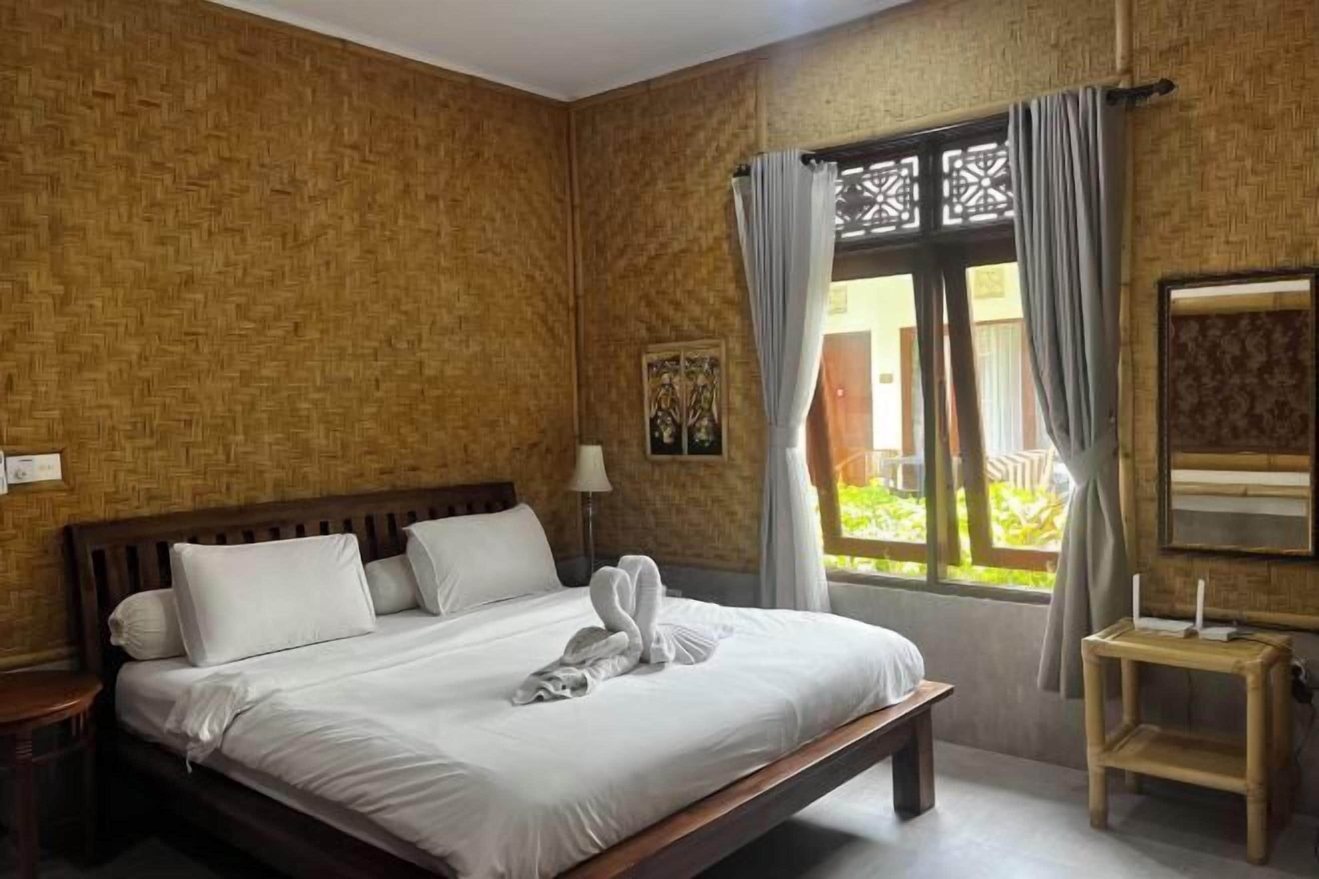 1 habitación, escritorio y cortinas blackout 