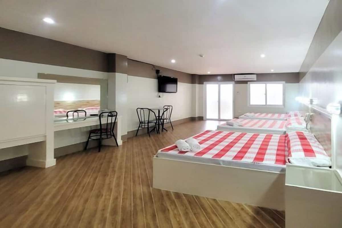 1 bedroom, desk, laptop workspace, blackout drapes