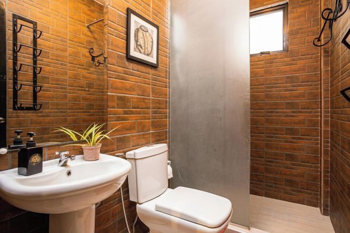 Bathroom | Shower, rainfall showerhead, free toiletries, slippers
