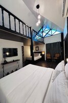 Escritorio, cortinas opacas, camas supletorias y wifi gratis