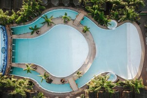 2 piscinas al aire libre