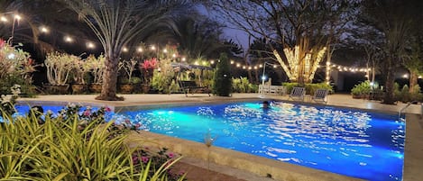 Kolam renang outdoor