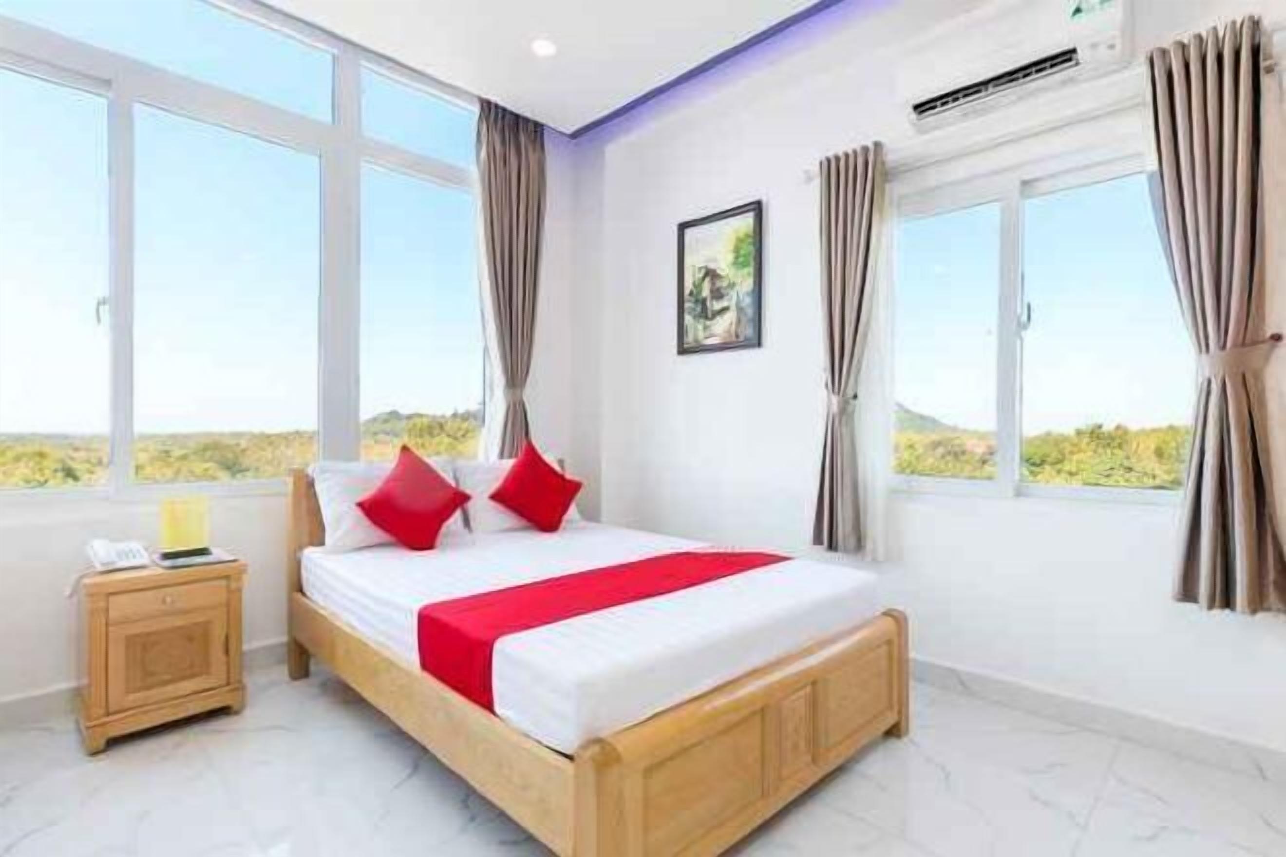 Skrivebord, lydisolert, wi-fi (inkludert) og sengetøy