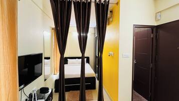 Standard Room | Desk, blackout curtains, free WiFi, bed sheets