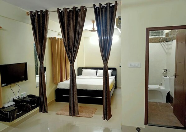 Standard Room | Desk, blackout drapes, free WiFi, bed sheets - Marvel Comforts Near Fortis Hospital, Bannerghatta Road (Bengaluru)