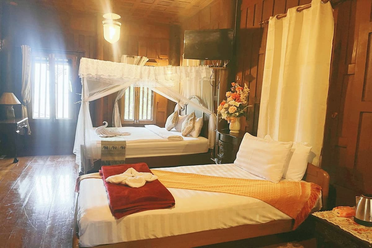 Deluxe Room | Free rollaway beds, free WiFi, bed sheets