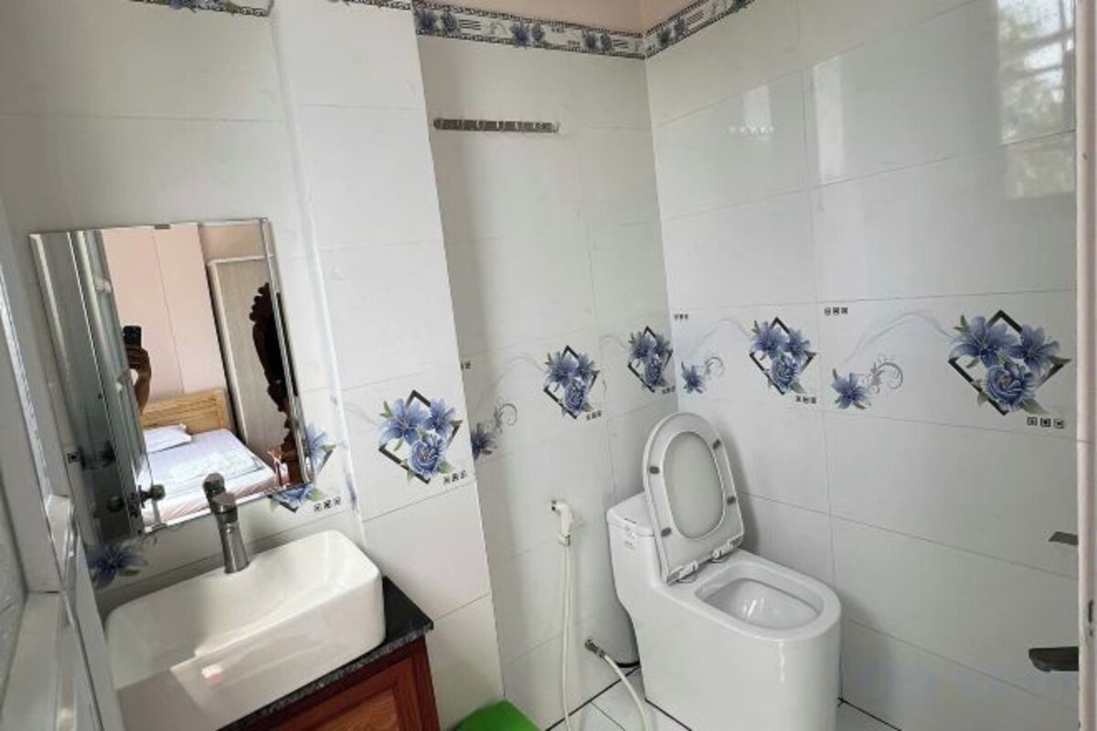 Douche, douche cascade, articles de toilette (gratuits)