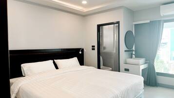 高级房 | 迷你吧、客房内保险箱、免费 WiFi、床单