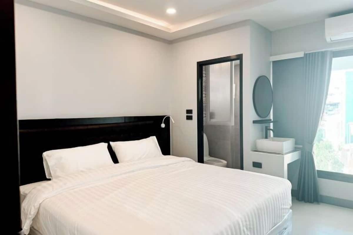 Minibar, in-room safe, free WiFi, bed sheets