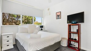 1 bedroom, desk, free WiFi, bed sheets