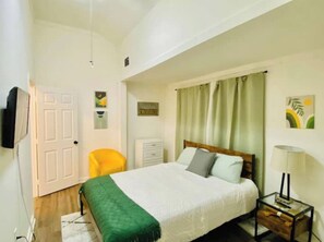 3 soverom, strykejern/-brett, wi-fi og sengetøy