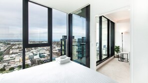 2 bedrooms, free WiFi, bed sheets - Elegant 2 Bed Apartment with Stunning City Views (Southbank)