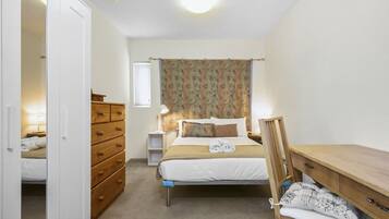 2 bedrooms, desk, free WiFi, bed sheets