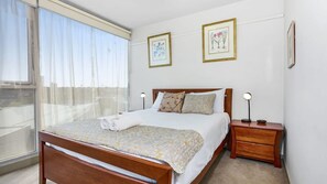 2 bedrooms, desk, free WiFi, bed sheets