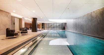The Atrium Glen Waverley with Pool Gym Parking