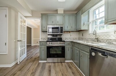 Convenience+Convenience=Charming 3 bedroom house with WiFi,AC in pleasant Evans