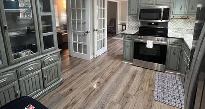 Convenience+Convenience=Charming 3 bedroom house with WiFi,AC in pleasant Evans