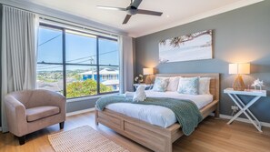 5 bedrooms, desk, free WiFi, bed sheets - Spectacular Ocean View Home in Bombo (Bombo)