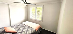 3 chambres, fer et planche à repasser, Wi-Fi gratuit, draps fournis