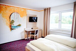 1 bedroom, WiFi, bed sheets - Comfortable and versatile room -perfect for relaxation, work and exchange (Winterberg)