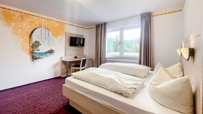 1 bedroom, WiFi, bed sheets - Comfortable and versatile room -perfect for relaxation, work and exchange (Winterberg)