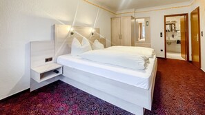1 bedroom, WiFi, bed sheets - Comfortable and versatile room -perfect for relaxation, work and exchange (Winterberg)