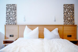 1 bedroom, WiFi, bed sheets - Comfortable and versatile room -perfect for relaxation, work and exchange (Winterberg)