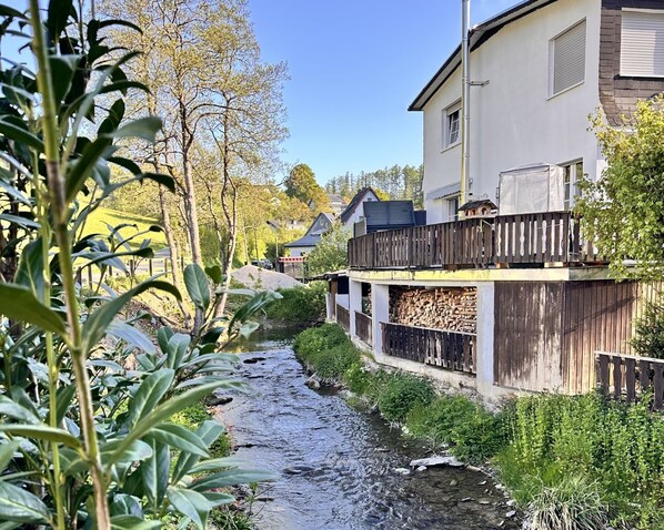 Property grounds - Comfortable and versatile room -perfect for relaxation, work and exchange (Winterberg)