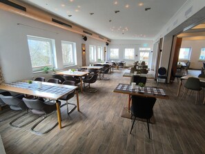 Unclassified image, 5 of 55, button - Comfortable and versatile room -perfect for relaxation, work and exchange (Winterberg)