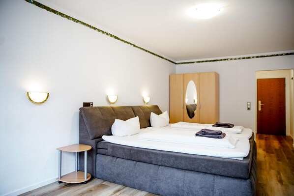 1 bedroom, WiFi, bed sheets