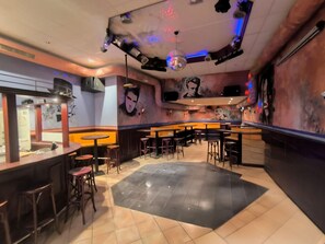 صورة غير مصنفة، 4 من 55، زرّ