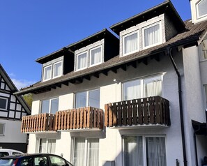 Unclassified image, 3 of 53, button