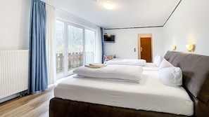 1 bedroom, WiFi, bed sheets - Comfortable and versatile room -perfect for relaxation, work and exchange (Winterberg)