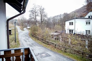 Property grounds - Comfortable and versatile room -perfect for relaxation, work and exchange (Winterberg)