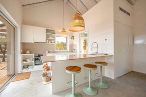 Réfrigérateur, micro-ondes, four, lave-vaisselle