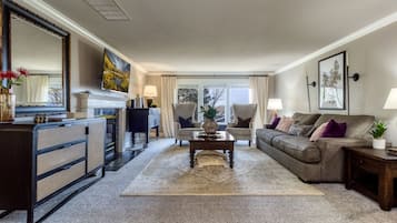 Smart TV, fireplace