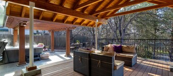 Spacious 4BR Retreat w/ Hot Tub, Outdoor Games & EV Charger – 10 Min Walla Walla