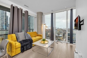 Premium-Apartment, 2 Schlafzimmer, Stadtblick | Wohnbereich