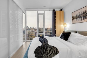 Premium Apartment, 2 Bedrooms, City View | Individually furnished, free WiFi, bed sheets - RivetStays - The Peter Suites (Toronto)