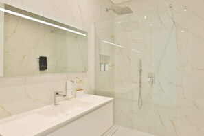 Shower, hair dryer, towels, shampoo