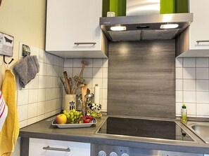 Fridge, oven, dishwasher, toaster