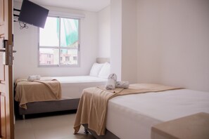 Classic Triple Room, City View | Street view