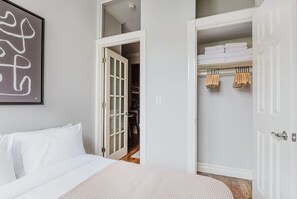 1 chambre, fer et planche à repasser, Wi-Fi, draps fournis