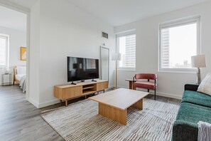 Fernseher, Stereoanlage